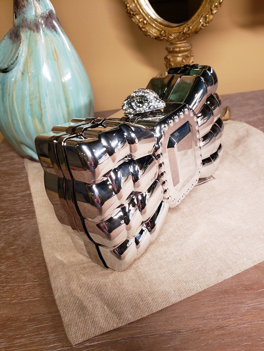 Kurt Geiger Silver Mirror Bow Clutch w/ Shoulder Chain NIB! - Picture 6 of 14